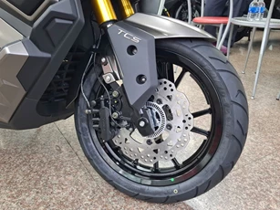 Xe tay ga 321cc, thiết kế siêu ngầu, giá gần 122 triệu đồng, cạnh tranh với Honda ADV 350