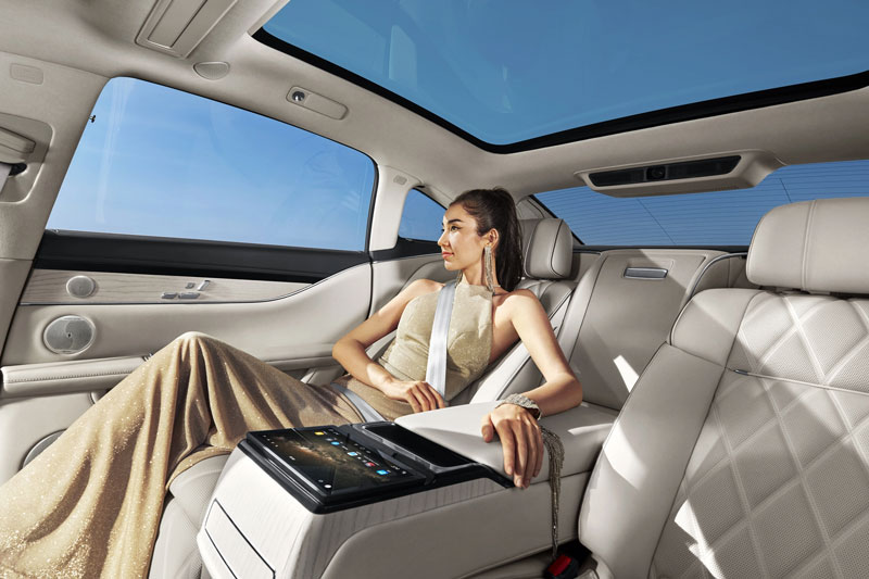 Xe sedan hạng sang dài hơn 5,1 mét, trang bị ấn tượng, giá hấp dẫn