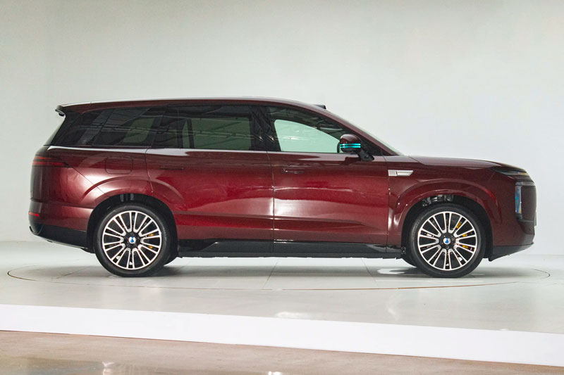 SUV hạng sang đẹp ngang Range Rover, công suất 955 mã lực, giá hơn 1,1 tỷ đồng