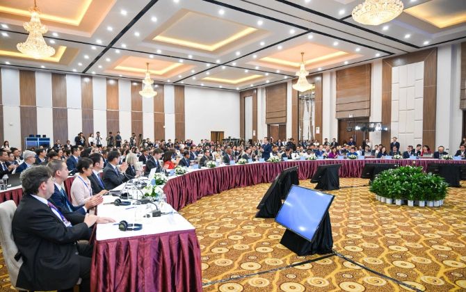 Chia sẻ kinh nghiệm quản trị và sáng kiến phát triển AI tại Tuần lễ số quốc tế Việt Nam 2025