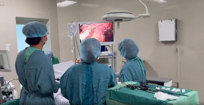 Bệnh viện Đa khoa Vĩnh Long lần đầu phẫu thuật nội soi cắt u lách hiếm gặp