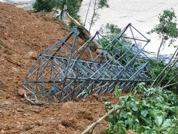 &#x110;&#xE0; N&#x1EB5;ng: G&#xE3;y c&#x1ED9;t 110kV g&#xE2;y m&#x1EA5;t &#x111;i&#x1EC7;n c&#xE1;c x&#xE3; v&#xF9;ng cao Ph&#x1B0;&#x1EDB;c S&#x1A1;n&#xD;&#xA;