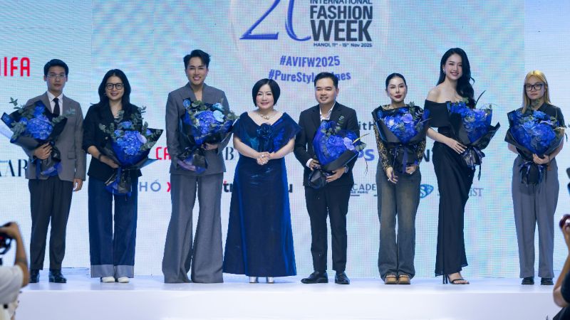 20 nh&#xE0; thi&#x1EBF;t k&#x1EBF; qu&#x1ED1;c t&#x1EBF; g&#xF3;p m&#x1EB7;t t&#x1EA1;i Tu&#x1EA7;n l&#x1EC5; Th&#x1EDD;i trang Qu&#x1ED1;c t&#x1EBF; Vi&#x1EC7;t Nam Thu &#x110;&#xF4;ng 2025