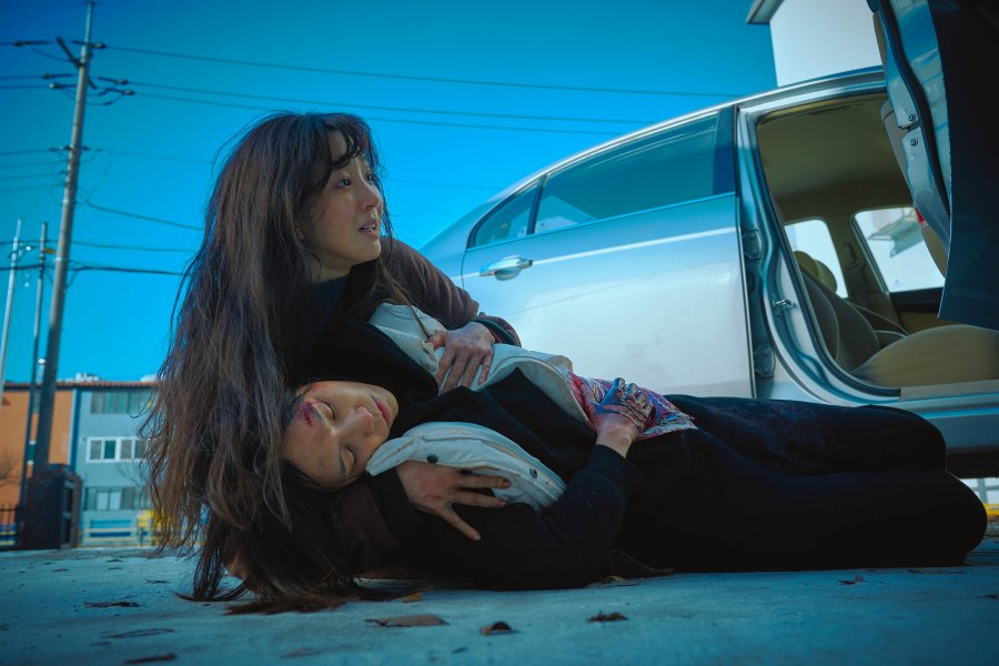 Cuộc đấu tâm lý nghẹt thở giữa Jung Ryeo-won và Lee Jung-eun trong ‘Không bông tuyết nào trong sạch’