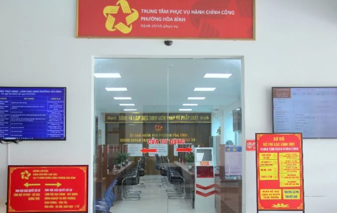 UBND phường Hòa Bình là một trong những đơn vị triển khai sớm thí điểm trí tuệ nhân tạo (AI) hỗ trợ giải quyết thủ tục hành chính công. Ảnh: Sở Khoa học và Công nghệ tỉnh Phú Thọ. UBND phường Hòa Bình là một trong những đơn vị triển khai sớm thí điểm trí tuệ nhân tạo (AI) hỗ trợ giải quyết thủ tục hành chính công. Ảnh: Sở Khoa học và Công nghệ tỉnh Phú Thọ.