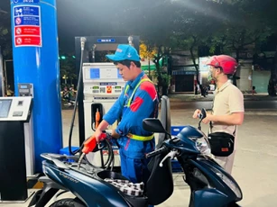 Giá xăng dầu tăng vọt