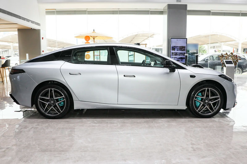 Xe hơi công suất 245 mã lực, trang bị ấn tượng, giá 570 triệu đồng