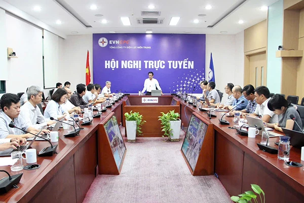 Tổng giám đốc EVNCPC Ngô Tấn Cư chủ trì cuộc họp trực tuyến chiều 29/10. Tổng giám đốc EVNCPC Ngô Tấn Cư chủ trì cuộc họp trực tuyến chiều 29/10.
