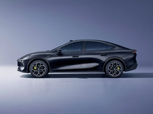 ‘Kẻ ngáng đường’ Toyota Camry trình làng, trang bị tối tân, giá hơn 500 triệu đồng