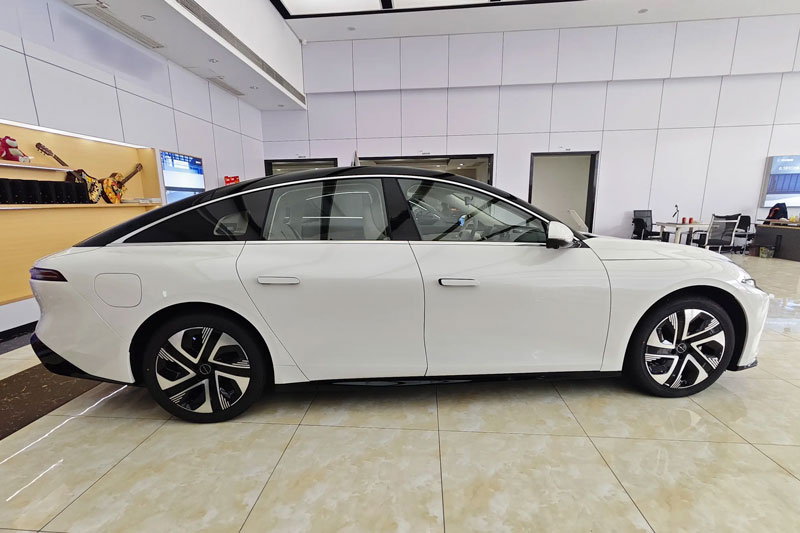 Xe sedan hạng E công suất 313 mã lực, công nghệ tiên tiến, giá hơn 440 triệu đồng