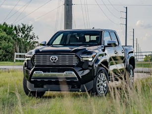 Xe bán tải Toyota dùng động cơ hybrid, công suất 326 mã lực, giá hơn 1,5 tỷ đồng