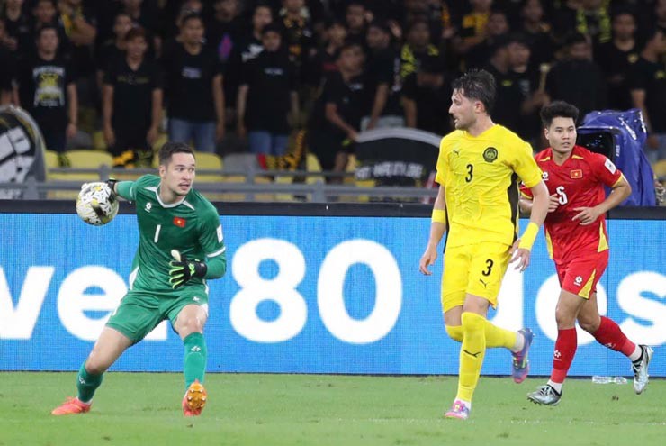 ĐT Việt Nam ‘nín thở’ chờ phán quyết chính thức của FIFA về vụ nhập tịch cầu thủ Malaysia