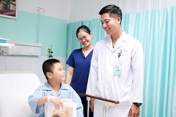 Cháu D. đã khoẻ mạnh và được xuất viện. Cháu D. đã khoẻ mạnh và được xuất viện.