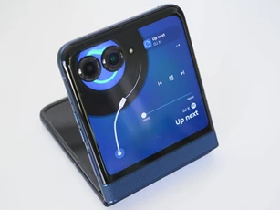 Smartphone màn hình gập, giá 19,99 triệu tại Việt Nam, cạnh tranh với Samsung Galaxy Z Flip7 5G