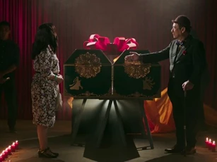 Cầu hôn bằng... hòm đôi, 'Phá đám: sinh nhật mẹ' khiến khán giả vừa bật cười vừa xúc động