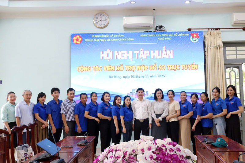 Đồng Nai: Bù Đăng tập huấn cộng tác viên hỗ trợ nộp hồ sơ trực tuyến tại cộng đồng dân cư