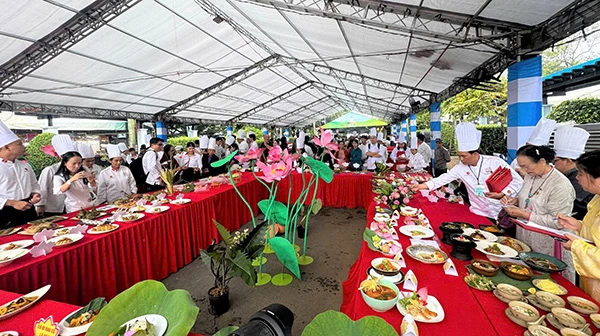 Lễ hội Ẩm thực chay TP Hồ Chí Minh 2025 diễn ra tại Công viên Bình Phú. Lễ hội Ẩm thực chay TP Hồ Chí Minh 2025 diễn ra tại Công viên Bình Phú.