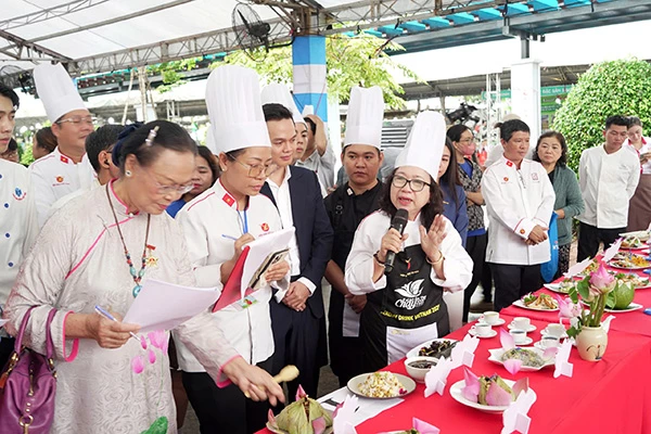 Trình bày về các món ẩm thực chay tham gia lễ hội. Trình bày về các món ẩm thực chay tham gia lễ hội.