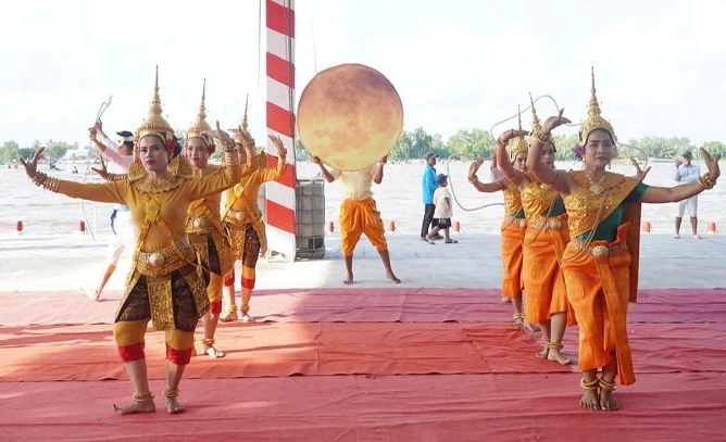 ngày hội là hoạt động thường niên mang đậm bản sắc văn hóa Nam Bộ ngày hội là hoạt động thường niên mang đậm bản sắc văn hóa Nam Bộ