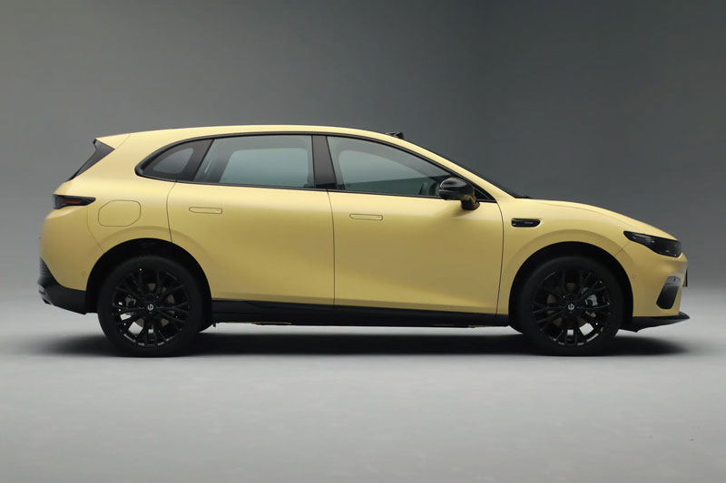 Xe hơi thiết kế thể thao, công suất 218 mã lực, trang bị tiên tiến, giá gần 400 triệu đồng