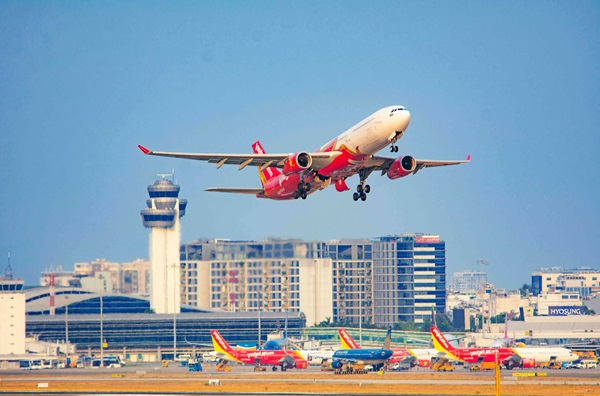 Vietjet tăng trưởng mạnh trong quý III, chia cổ tức bằng cổ phiếu