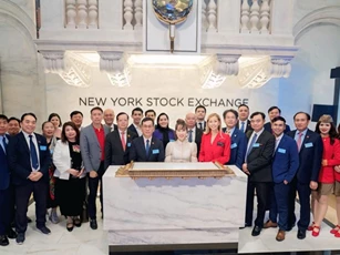 Tỷ phú Nguyễn Thị Phương Thảo gặp Chủ tịch Sàn chứng khoán New York, thị trường tăng 48 điểm