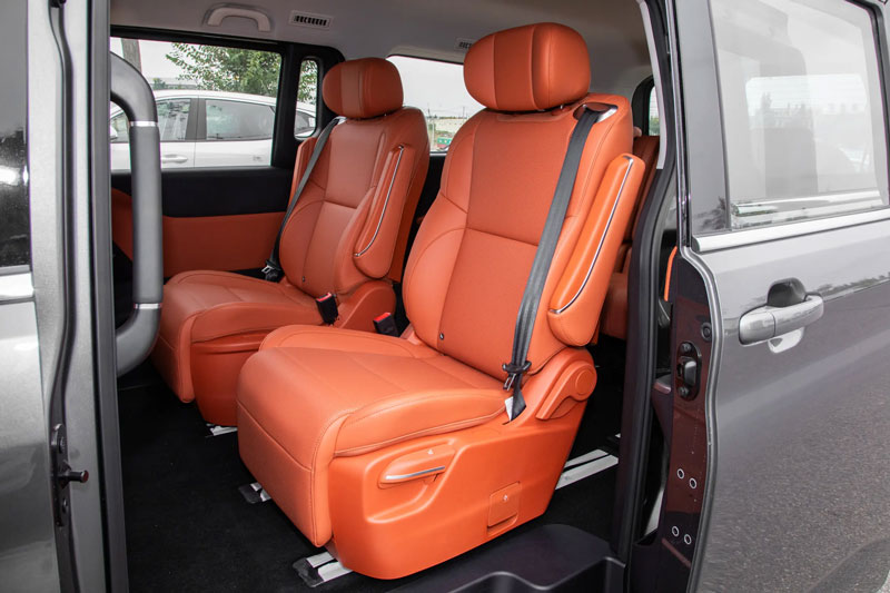 Xe MPV 4 tuỳ chọn động cơ, nội thất sang chảnh, giá gần 630 triệu đồng