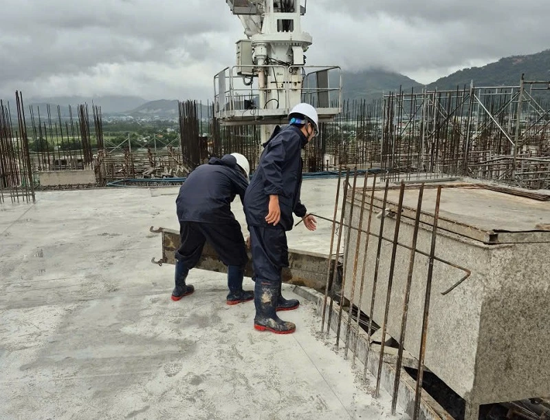 Chủ động kiểm tra, gia cố công trình đang xây dựng để phòng chống bão.