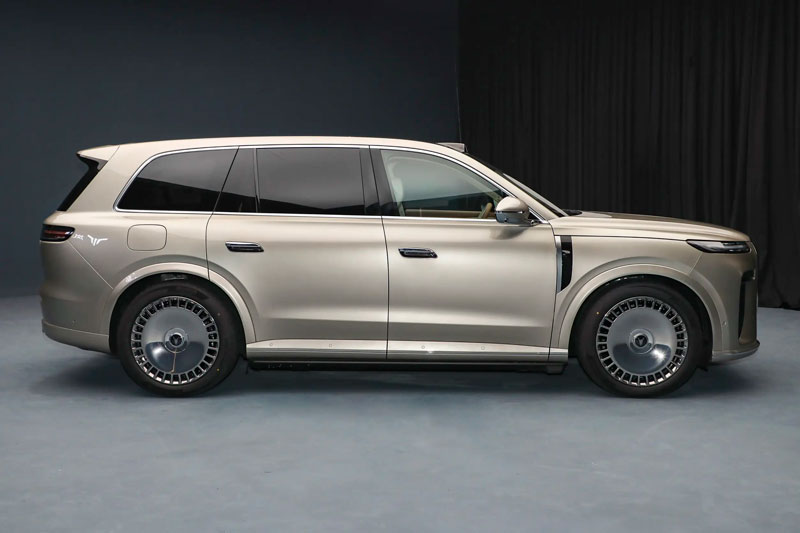 SUV siêu sang giá gần 1,7 tỷ đồng, cạnh tranh với Rolls-Royce Cullinan