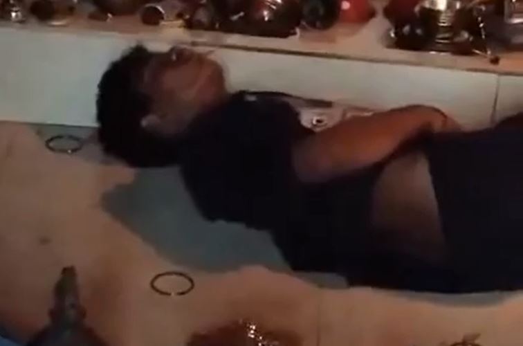 Đi ăn trộm rồi ngủ quên, nam thanh niên bị người dân bắt tại trận