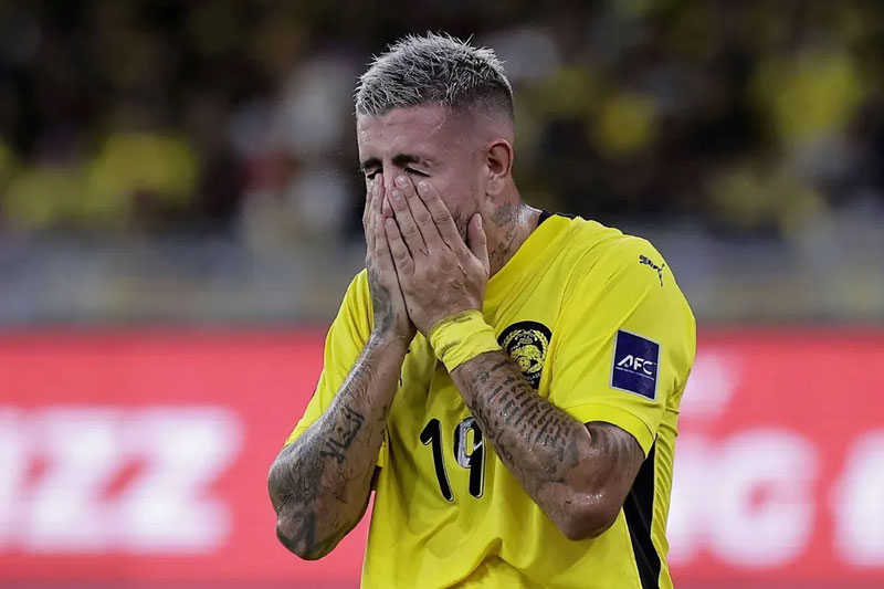 Ghi bàn vào lưới ĐT Việt Nam, sao nhập tịch Malaysia trả giá cực đắt