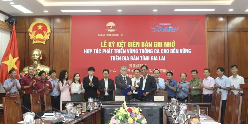 Lãnh đạo tỉnh chứng kiến Lễ ký kết Hợp đồng hợp tác liên kết vùng trồng ca cao xuất khẩu giữa Công ty TNHH Ca cao Trọng Đức và Tập đoàn Bourbon