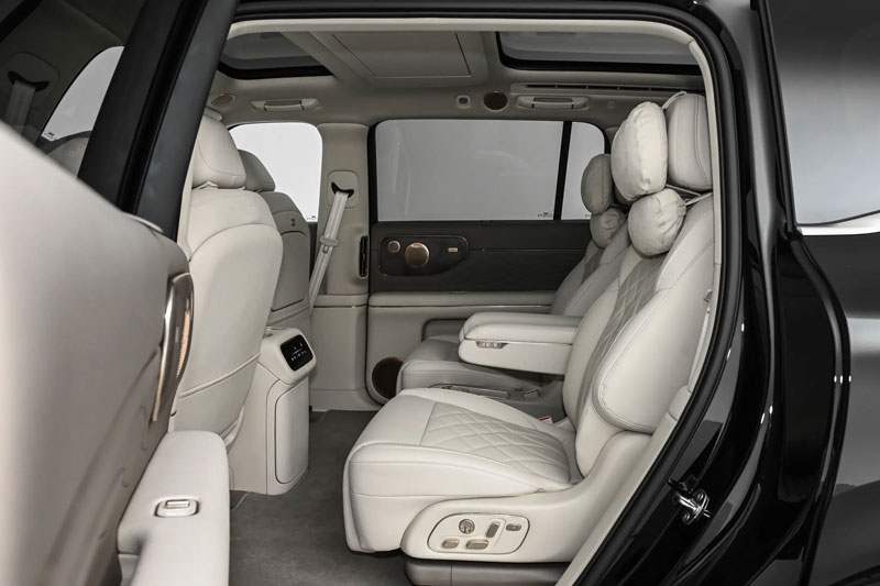 SUV hạng sang dài gần 5,3 mét, công suất 523 mã lực, 'uống xăng như ngửi', giá hơn 1,2 tỷ đồng