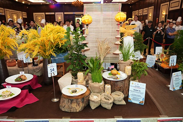 Món U.S. Chicken wrapped in ST25 rice của đội vô địch. Món U.S. Chicken wrapped in ST25 rice của đội vô địch.