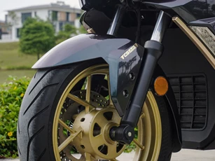 Xe tay ga 244,2cc, phanh ABS 2 kênh, TCS, giá hơn 100 triệu đồng