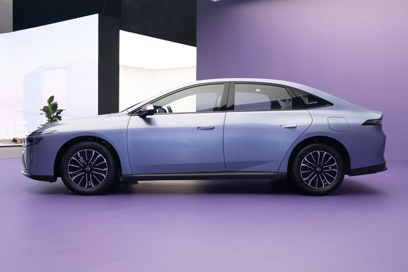 Xe sedan Nissan tiêu thụ 2,79 lít xăng/100 km, giá hơn 400 triệu, cạnh tranh Toyota Camry