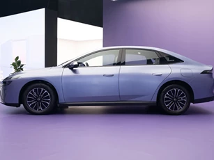 Xe sedan Nissan tiêu thụ 2,79 lít xăng/100 km, giá hơn 400 triệu, cạnh tranh Toyota Camry