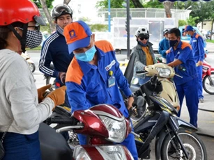Giá xăng vượt 20.500 đồng/lít