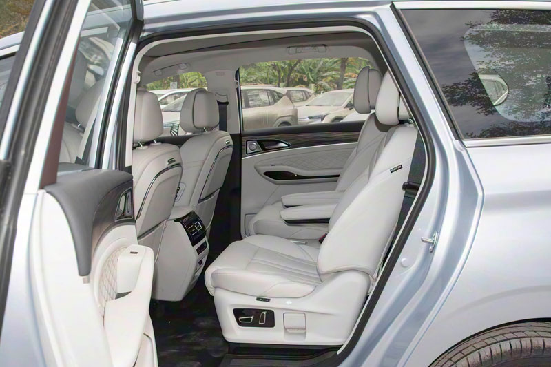 MPV PHEV nội thất sang chảnh, siêu tiết kiệm xăng, giá gần 600 triệu đồng