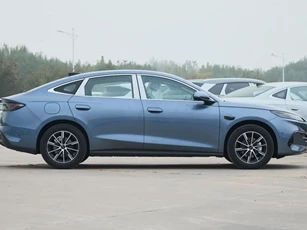 Xe sedan hạng D siêu tiết kiệm xăng, giá 360 triệu đồng