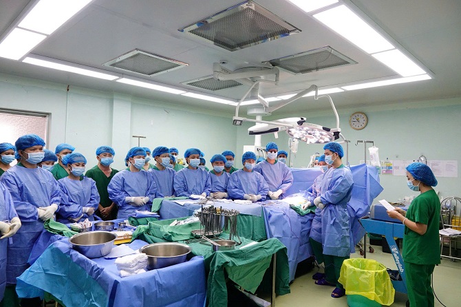 Nghẹt thở hành trình xuyên đêm 'chia sự sống' của người chết não đến nhiều bệnh viện