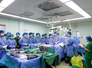 Nghẹt thở hành trình xuyên đêm 'chia sự sống' của người chết não đến nhiều bệnh viện