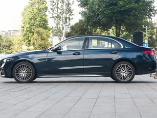 Mercedes-Benz C-Class 2026 vừa ra mắt, giá gần 1,3 tỷ có gì đáng chú ý?