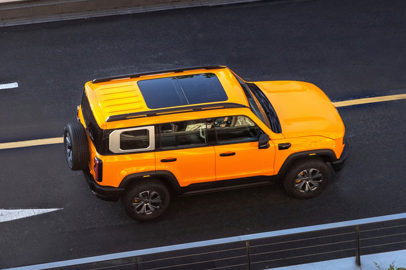 Xe gầm cao địa hình công suất 542 mã lực, giá 760 triệu đồng