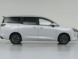 Xe MPV 3 tuỳ chọn động cơ, giá hơn 270 triệu đồng