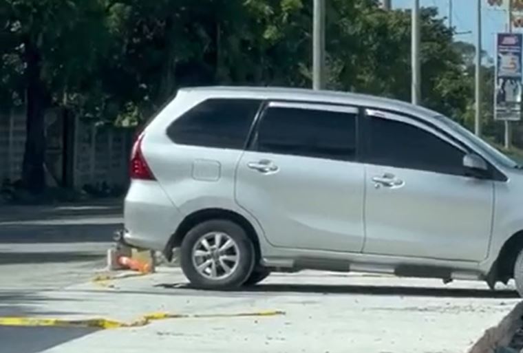 Cố quay đầu xe trên dải phân cách, tài xế SUV nhận kết 'muối mặt'