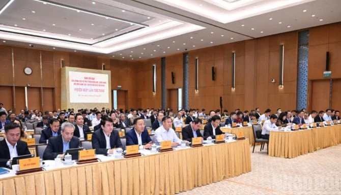 Lãnh đạo các bộ, ngành Trung ương, các đại biểu tham dự phiên họp. (Ảnh: TRẦN HẢI). Lãnh đạo các bộ, ngành Trung ương, các đại biểu tham dự phiên họp. (Ảnh: TRẦN HẢI).