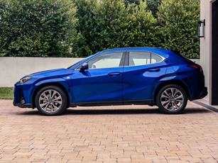 Lexus gây tranh cãi khi ra mắt UX 2026, giá hơn 1 tỷ đồng