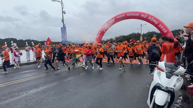 5.000 vận động viên đã tham gia giải Marathon Liên Minh Group mở rộng 2025.