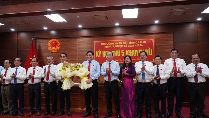 3 t&#x1EC9;nh mi&#x1EC1;n T&#xE2;y lu&#xE2;n chuy&#x1EC3;n ch&#x1EE7; t&#x1ECB;ch